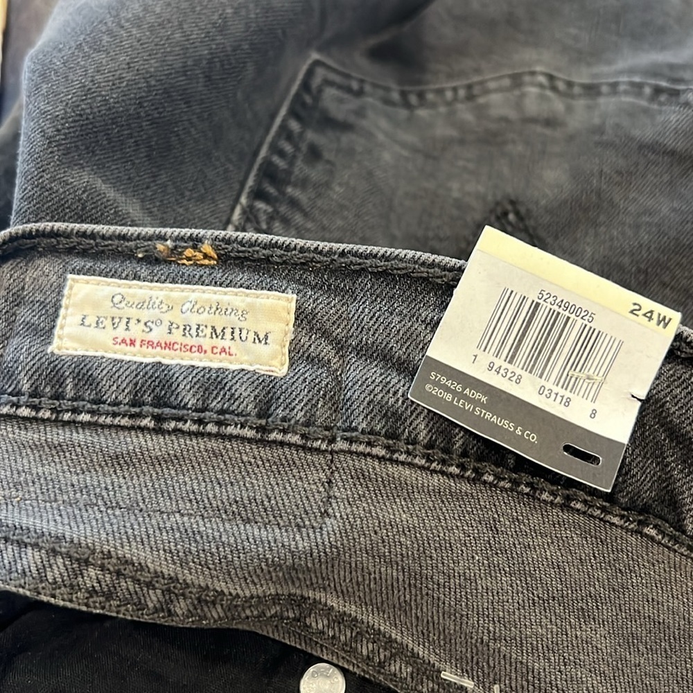 B9.2 NWT Levi's Women's Premium Wedgie Icon Fit Jeans 24W •27” inseam •13” Rise - Picture 3 of 5